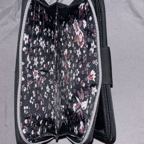 Vera Bradley Kiss lock Quilted Wallet - Picture 4 of 9